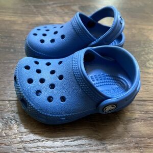 Crocs electric blue slip on water sandals shoes c2 c3
